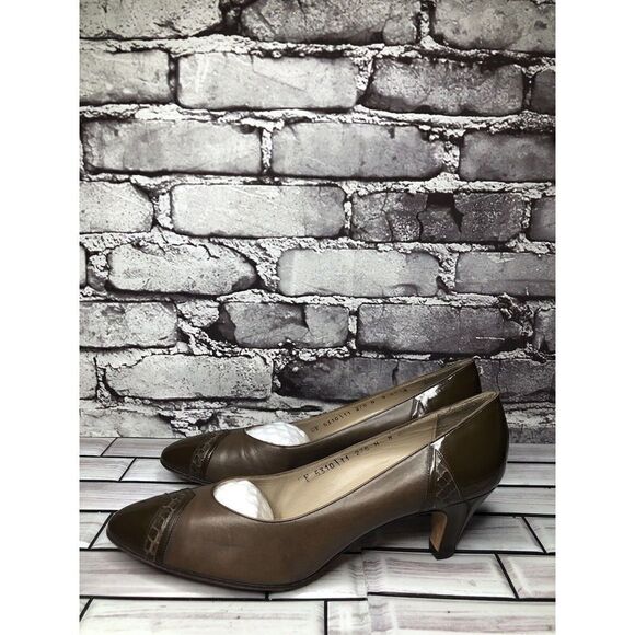 Salvatore Ferragamo Brown Leather Almond Toe Pump Heels Women Sz 8AAA US/38.5 - Picture 1 of 16